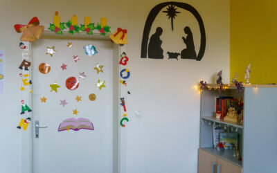 Vesela vrata i čarobne učionice – škola u blagdanskom ruhu